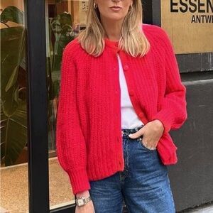 NWOT Chunky Vibrant Cable Knit Sweater